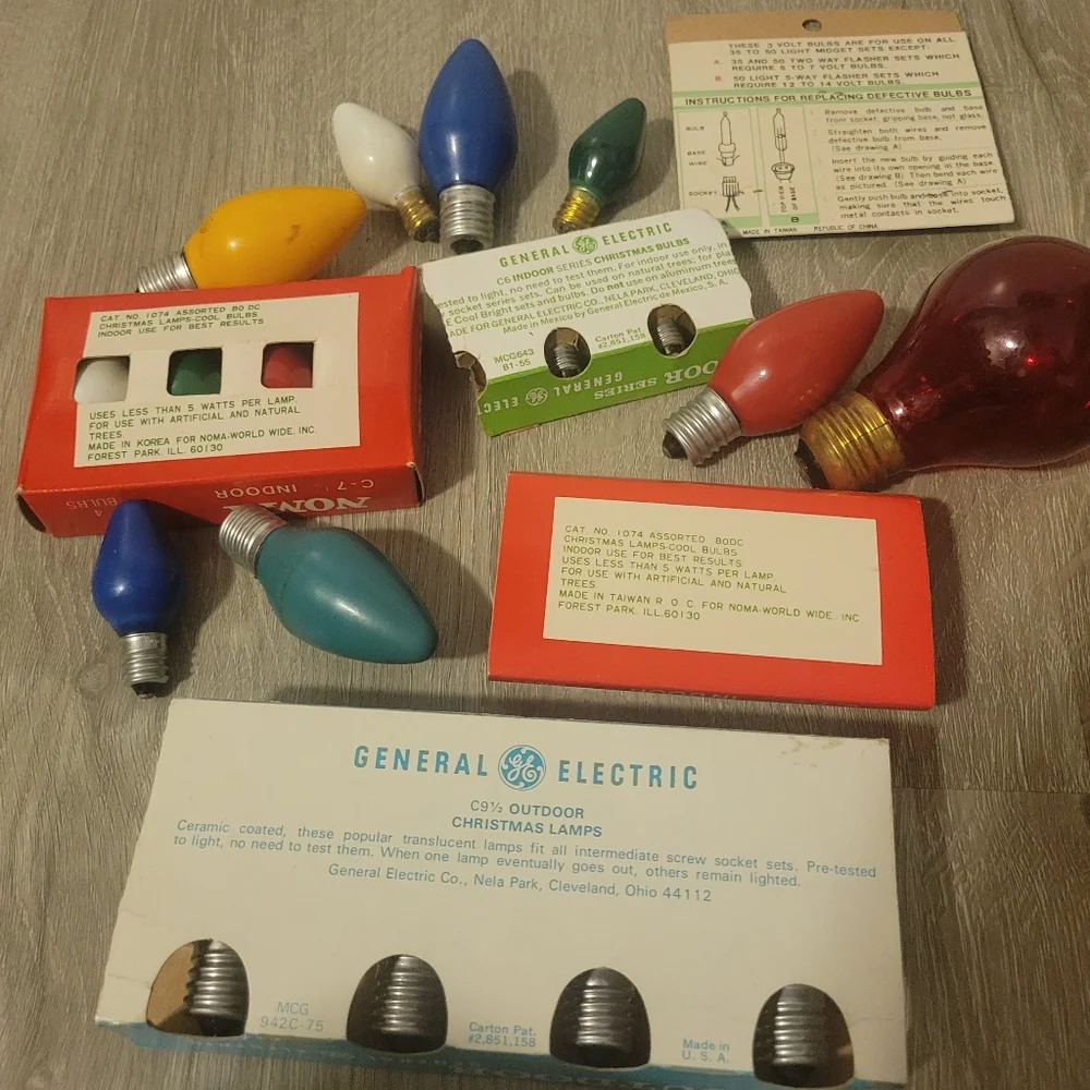 Variety of 27 vintage light bulbs some in origional packaging